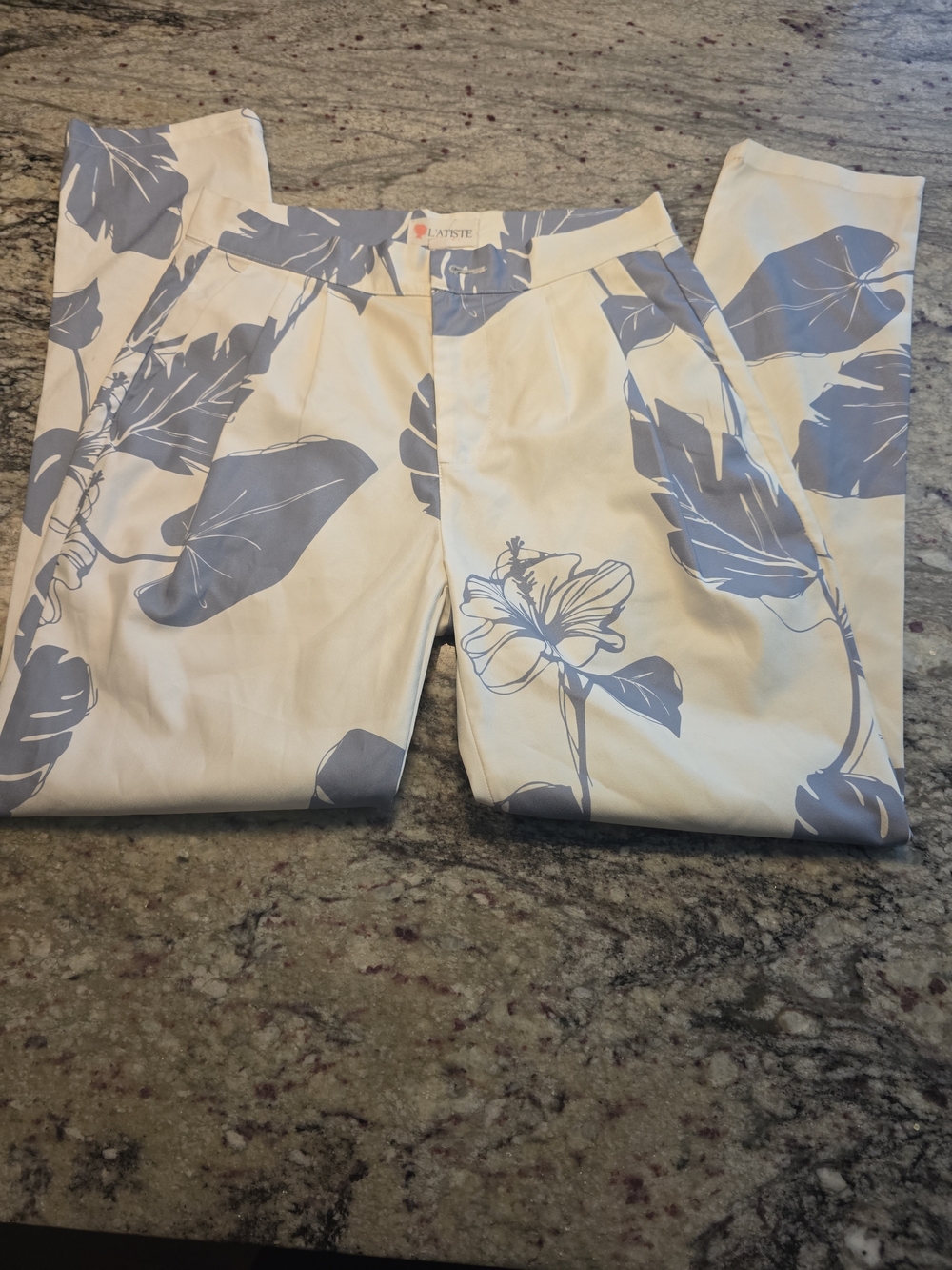 L'ATISTE Cream and Light Blue Floral Cropped Pants